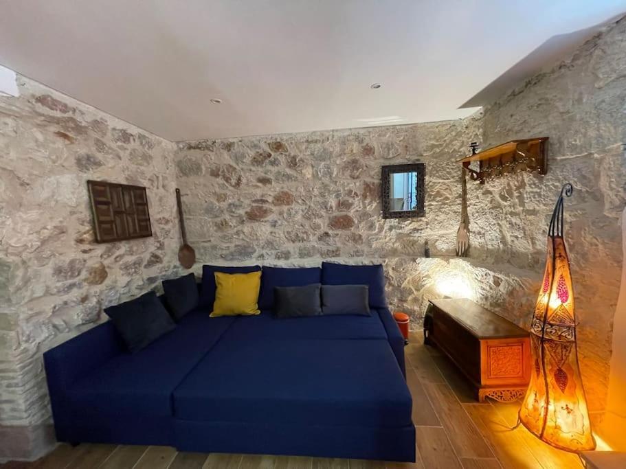 Stone Inn Near Acropolis & Metro 石头记 Felsenhohle Athena Bagian luar foto