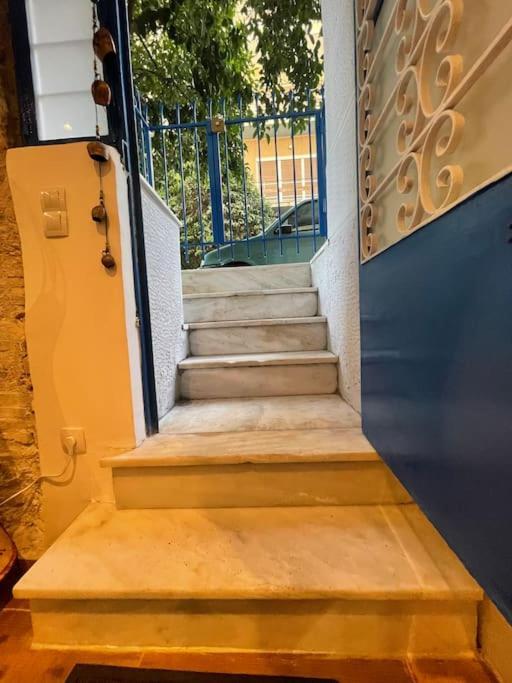 Stone Inn Near Acropolis & Metro 石头记 Felsenhohle Athena Bagian luar foto