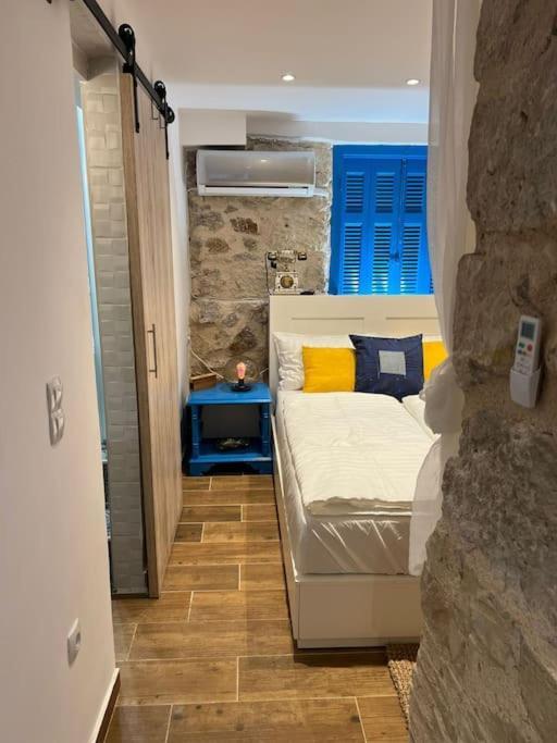 Stone Inn Near Acropolis & Metro 石头记 Felsenhohle Athena Bagian luar foto