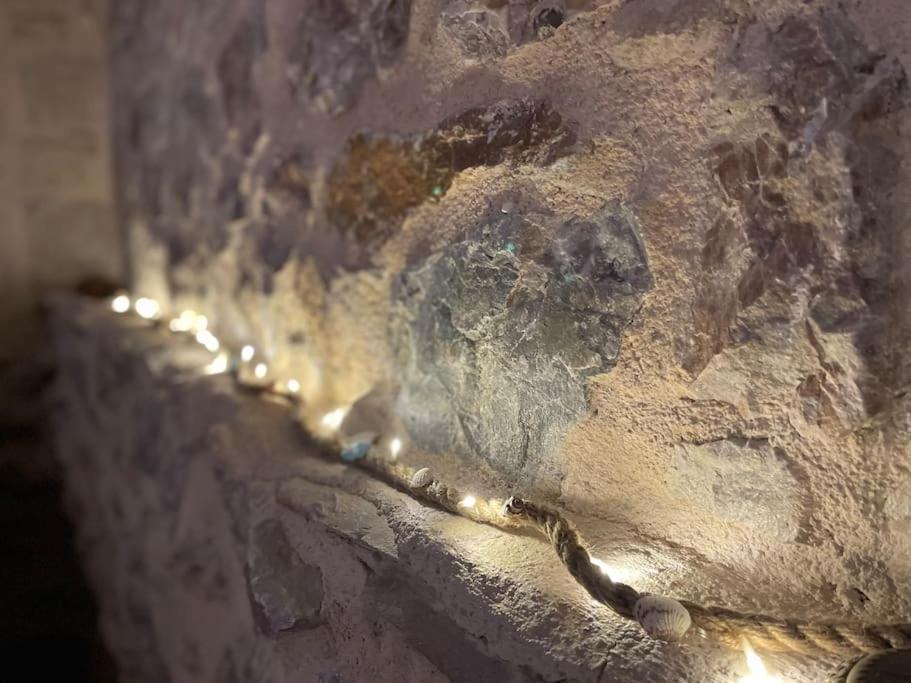 Stone Inn Near Acropolis & Metro 石头记 Felsenhohle Athena Bagian luar foto